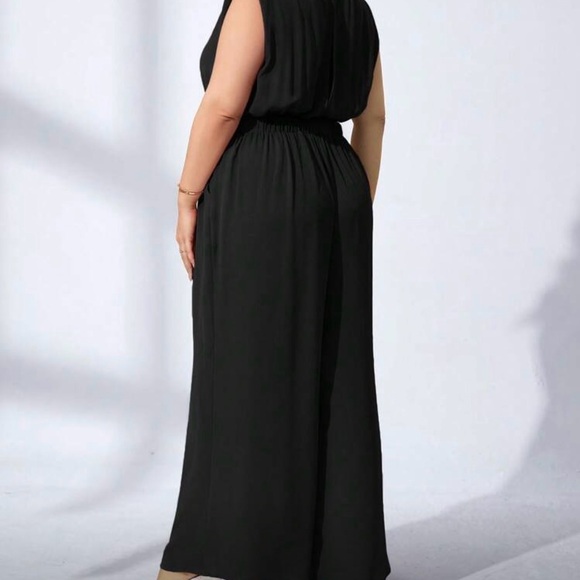 Chic Black Sleeveless Jumpsuit - Picture 2 of 6